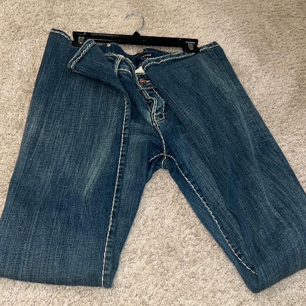 Vintage rebel USA with rips for a cute style!